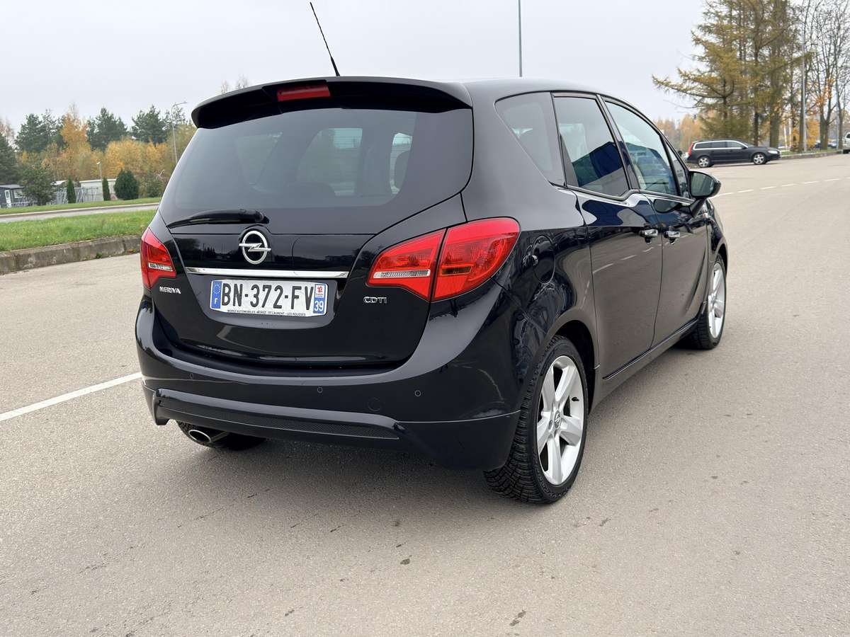 Opel Meriva 2011 — photo 12