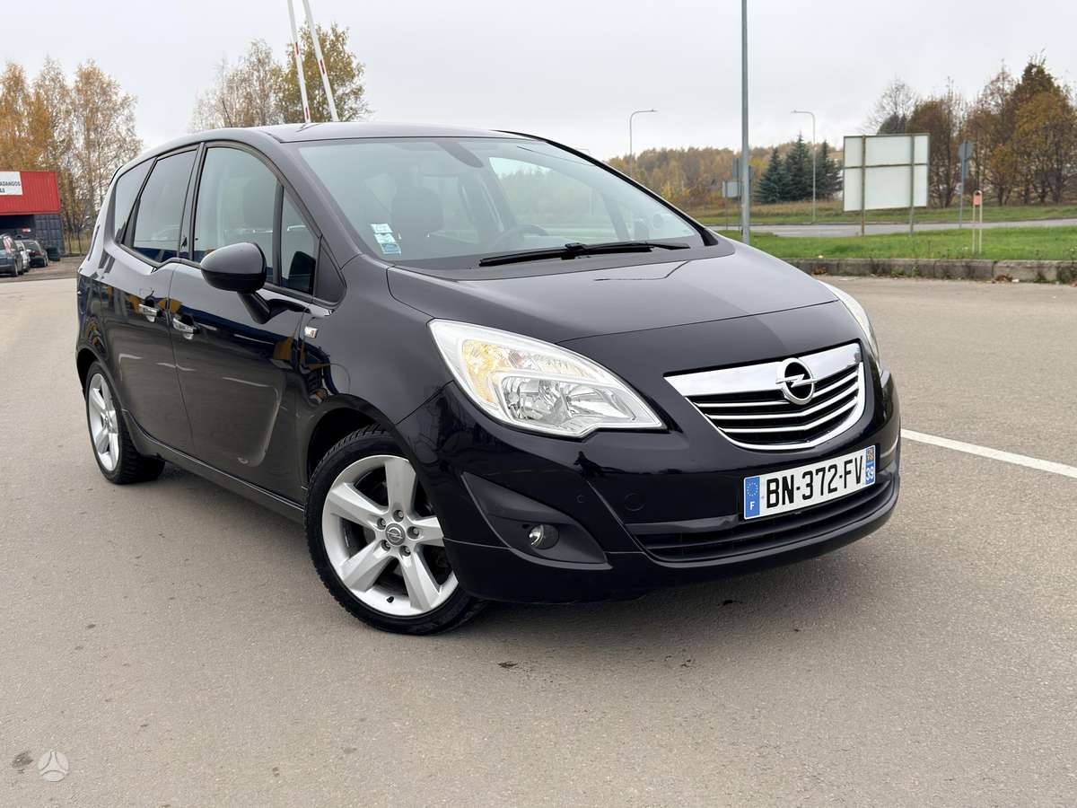 Opel Meriva 2011 — rear view