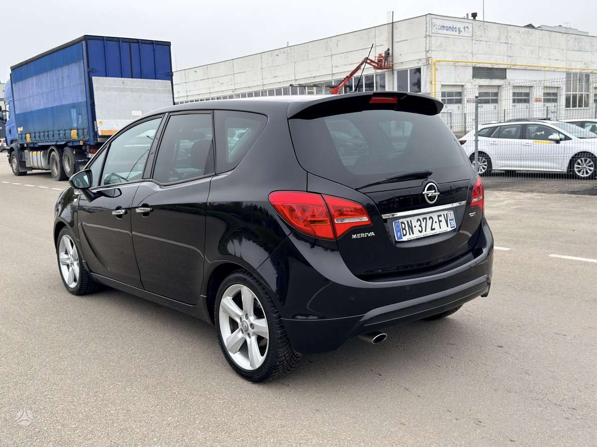 Opel Meriva 2011 — photo 7