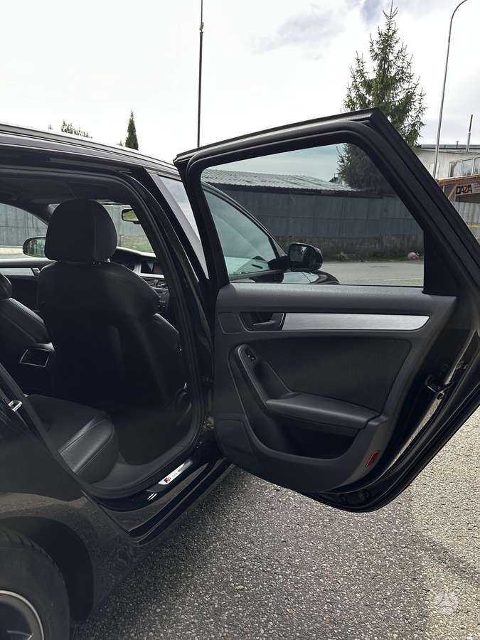 Audi A4 2011 — photo 19