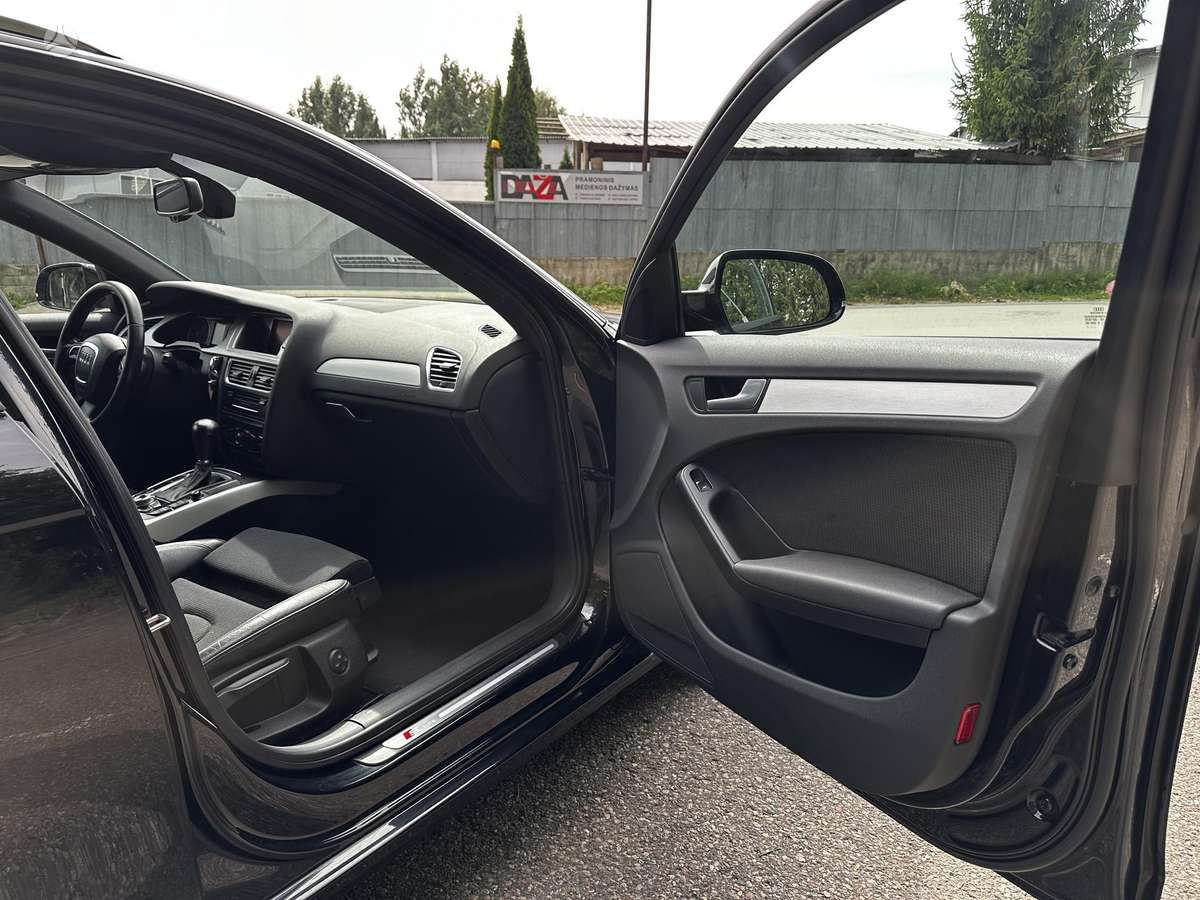 Audi A4 2011 — photo 20