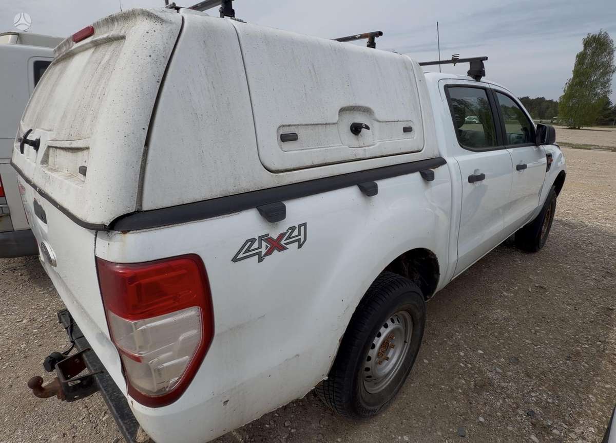 Ford Ranger 2015 — rear view