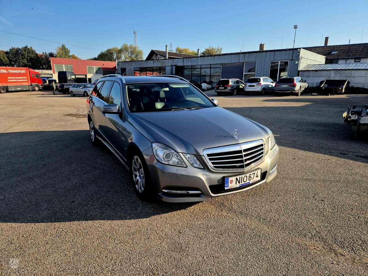 Mercedes-Benz E200 2012 — rear view