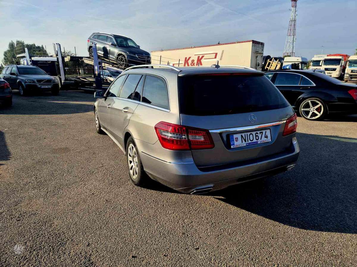 Mercedes-Benz E200 2012 — engine 2000 cm³, 136 HP (100kW)