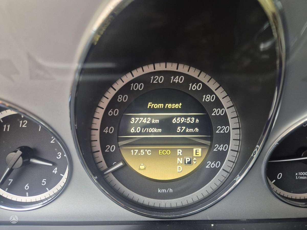 Mercedes-Benz E200 2012 — photo 5