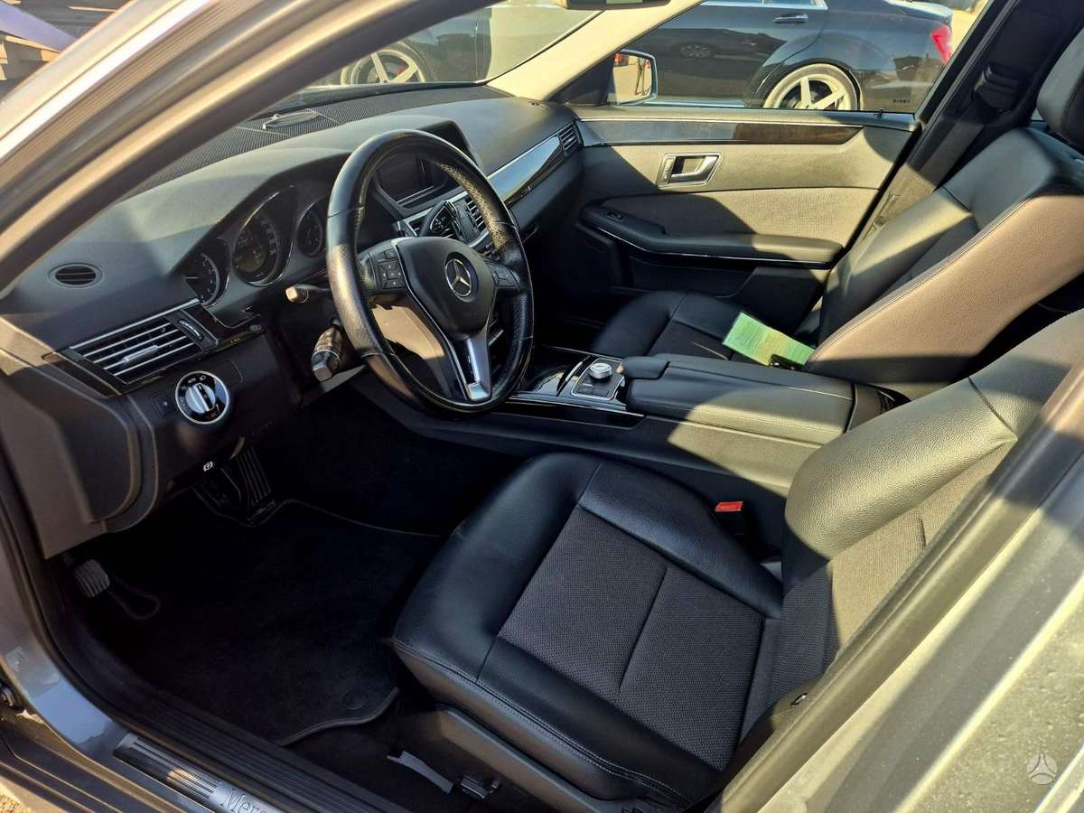 Mercedes-Benz E200 2012 — photo 7