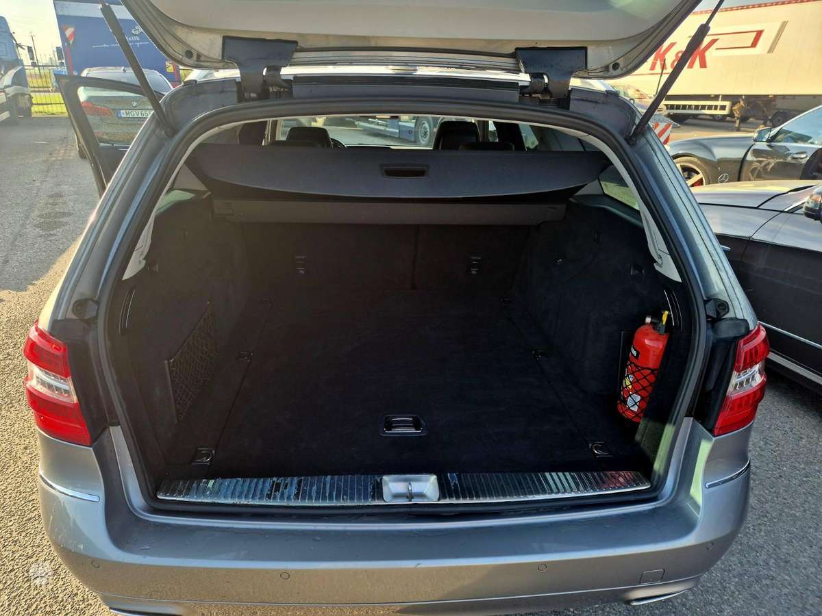 Mercedes-Benz E200 2012 — photo 8
