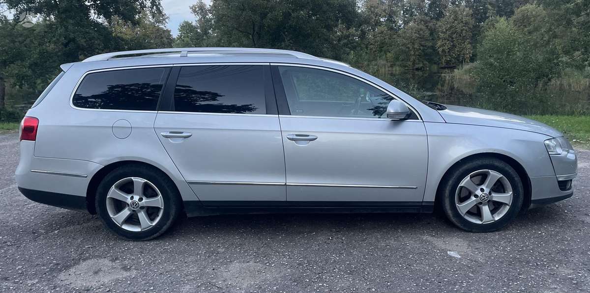 Volkswagen Passat 2009 — вигляд ззаду