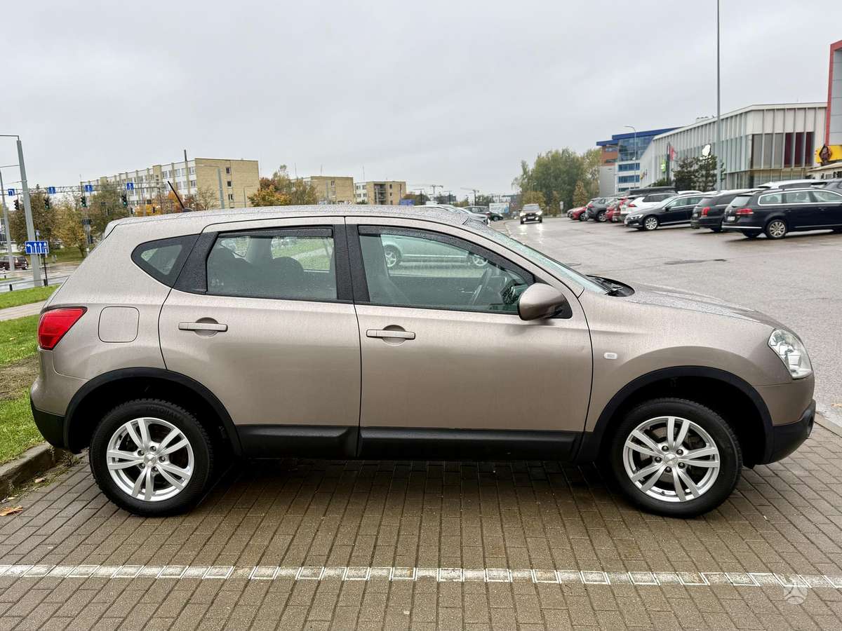 Nissan Qashqai 2009 — interior