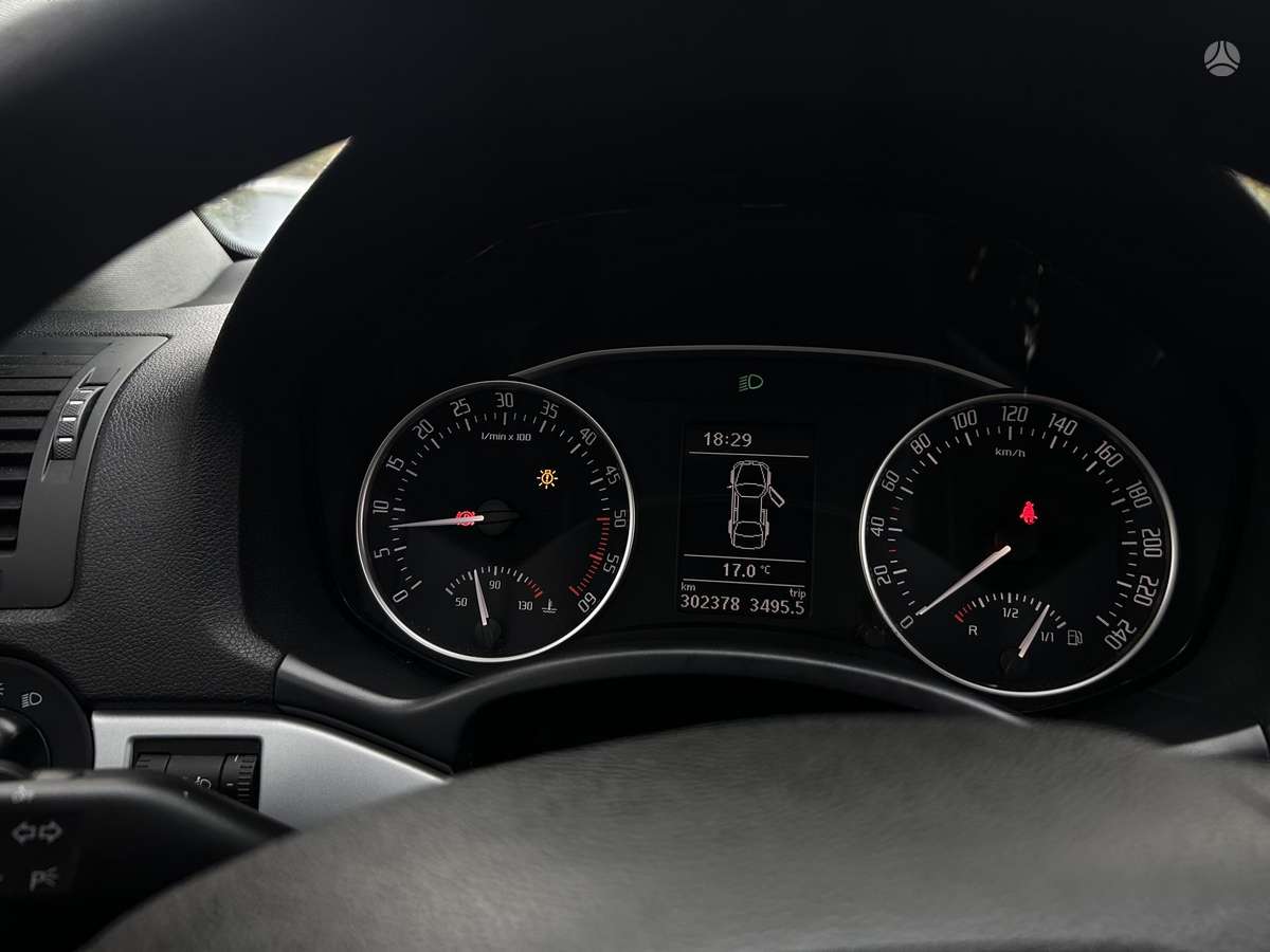 Skoda Octavia 2011 — фото 12