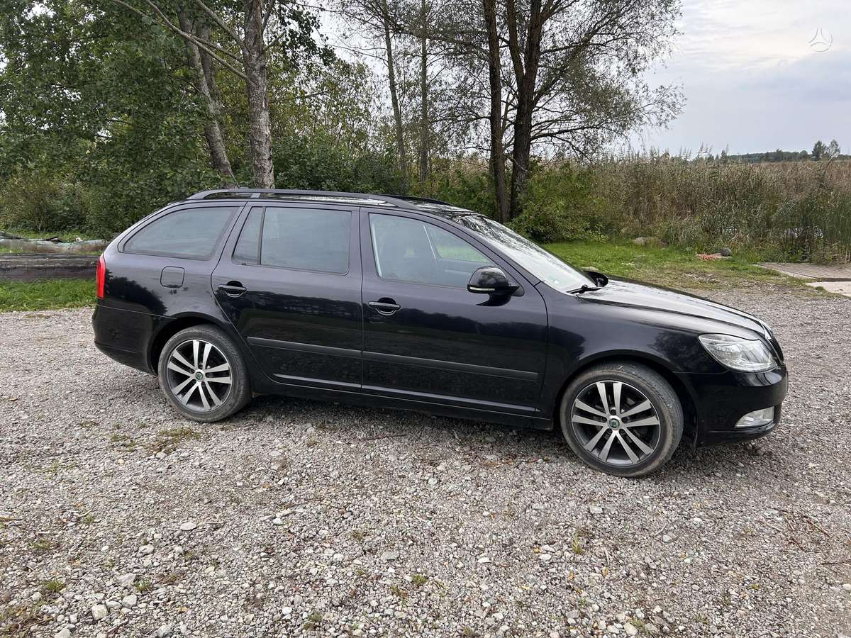 Skoda Octavia 2011 — салон