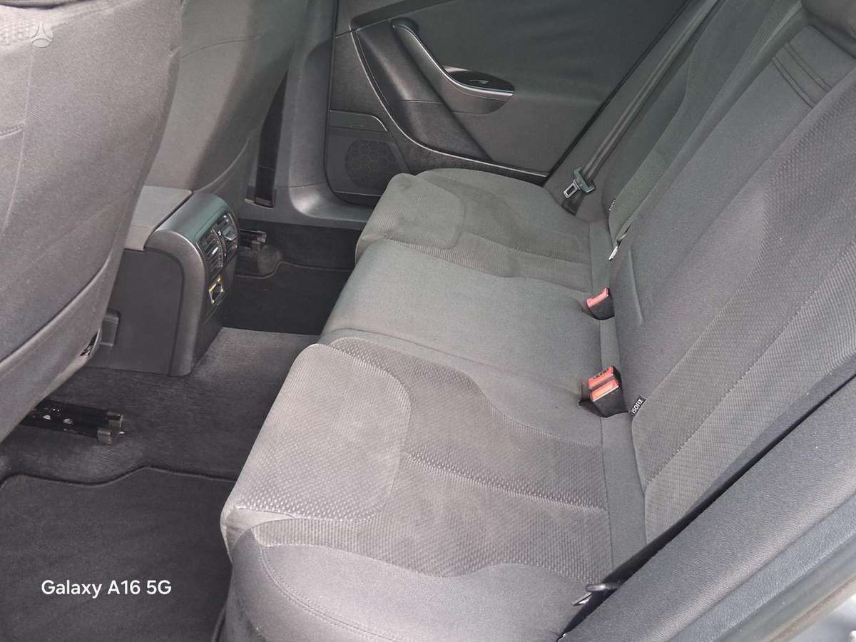 Volkswagen Passat 2009 — photo 10