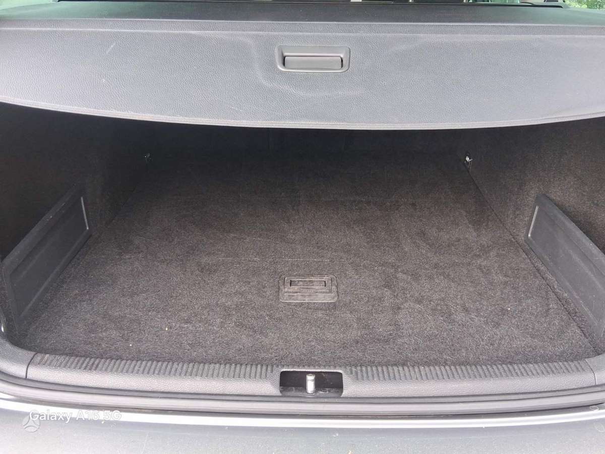 Volkswagen Passat 2009 — photo 12