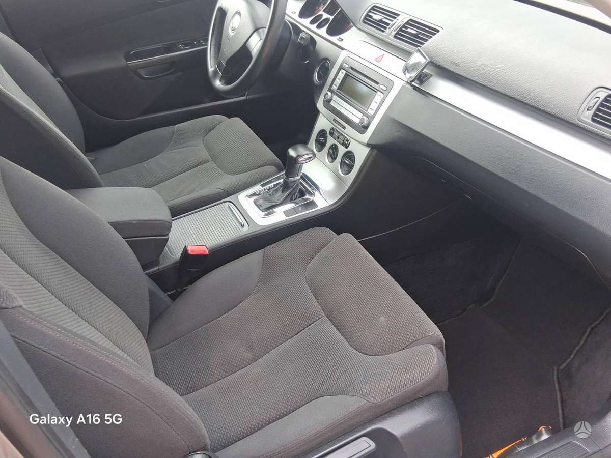 Volkswagen Passat 2009 — photo 14