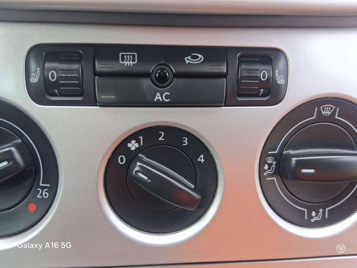 Volkswagen Passat 2009 — photo 15