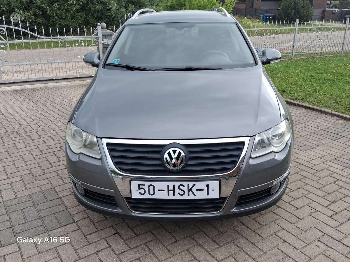 Volkswagen Passat 2009 — interior