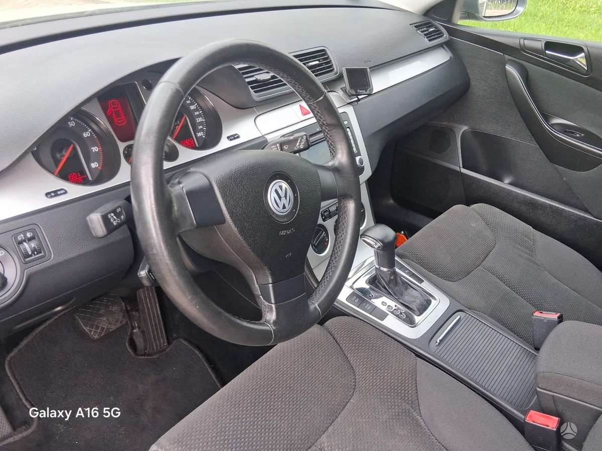 Volkswagen Passat 2009 — photo 9