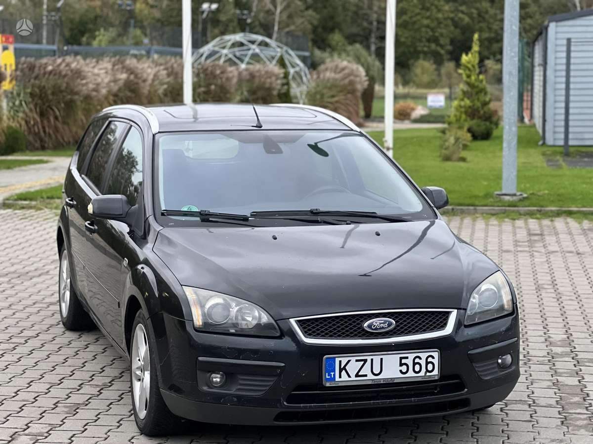 Ford Focus 2007 — rear view