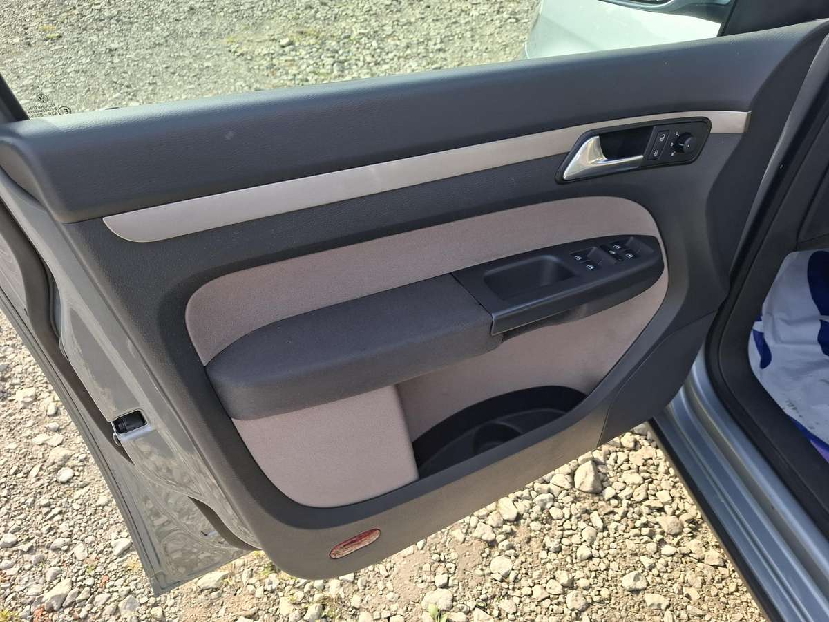 Volkswagen Touran 2007 — photo 15