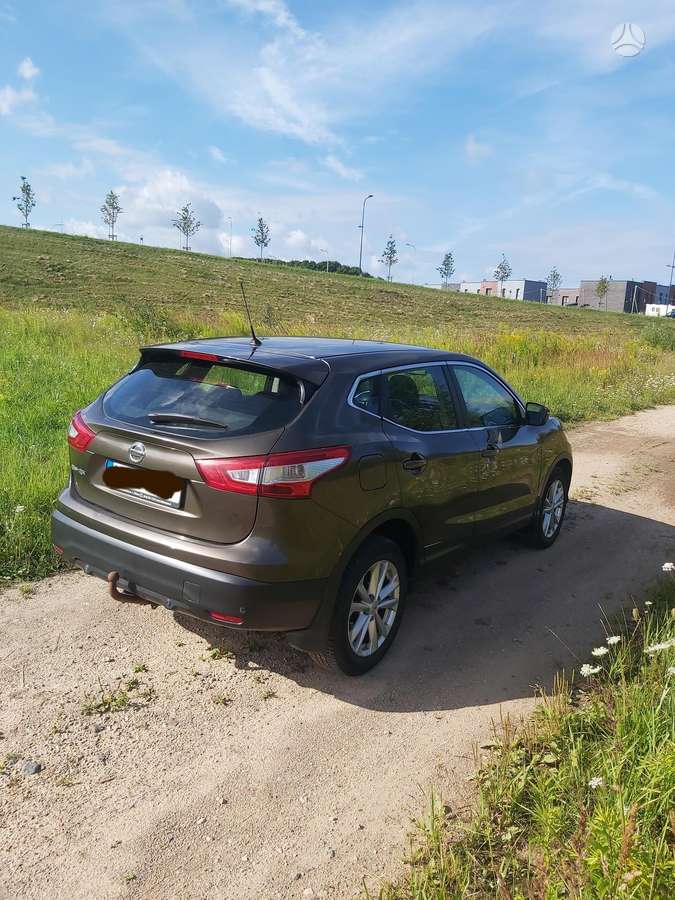 Nissan Qashqai 2015 — rear view