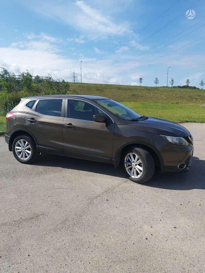 Nissan Qashqai 2015 — interior