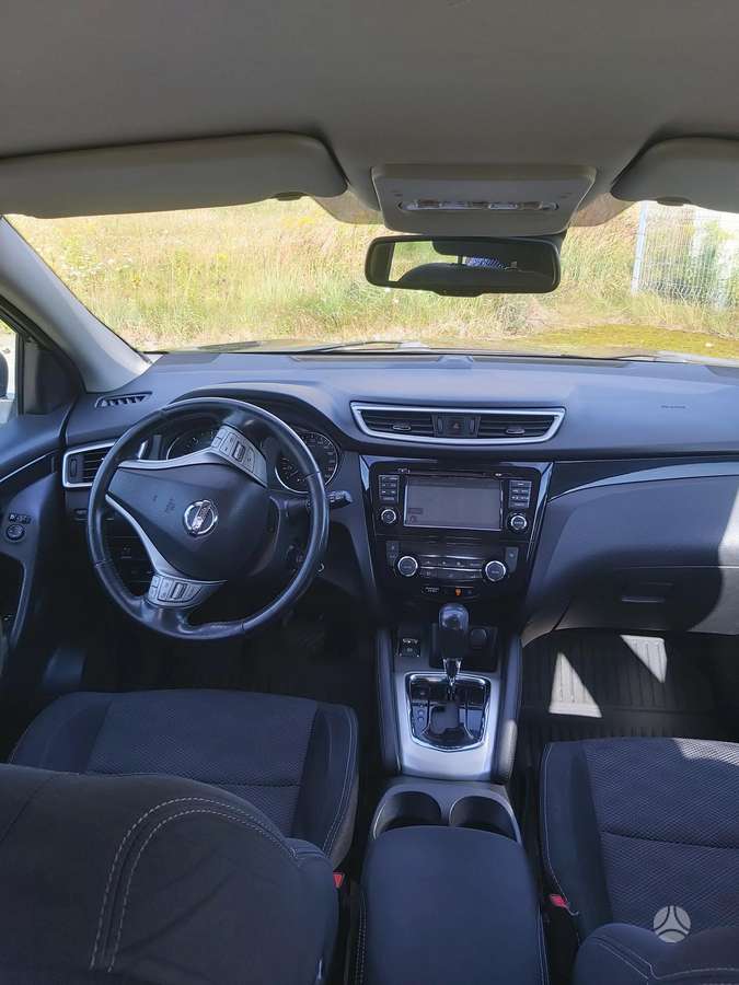 Nissan Qashqai 2015 — engine 1598 cm³, 131 HP (96kW)