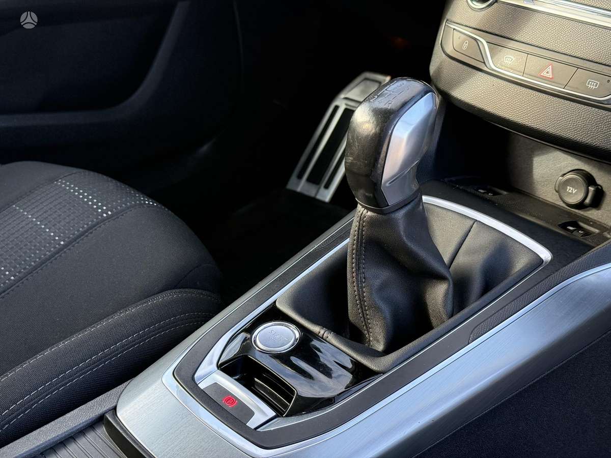 Peugeot 308 2015 — photo 15