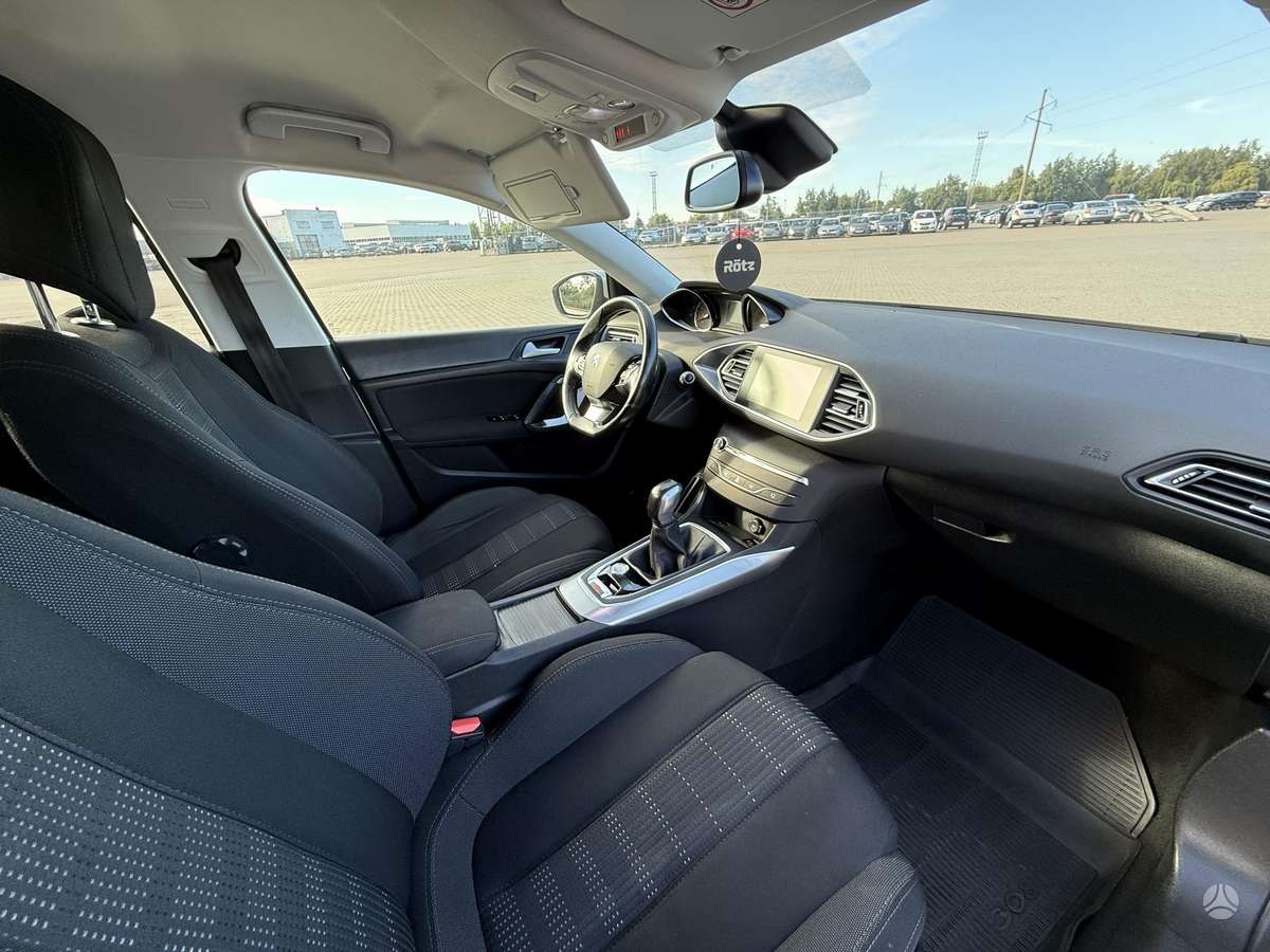 Peugeot 308 2015 — photo 16