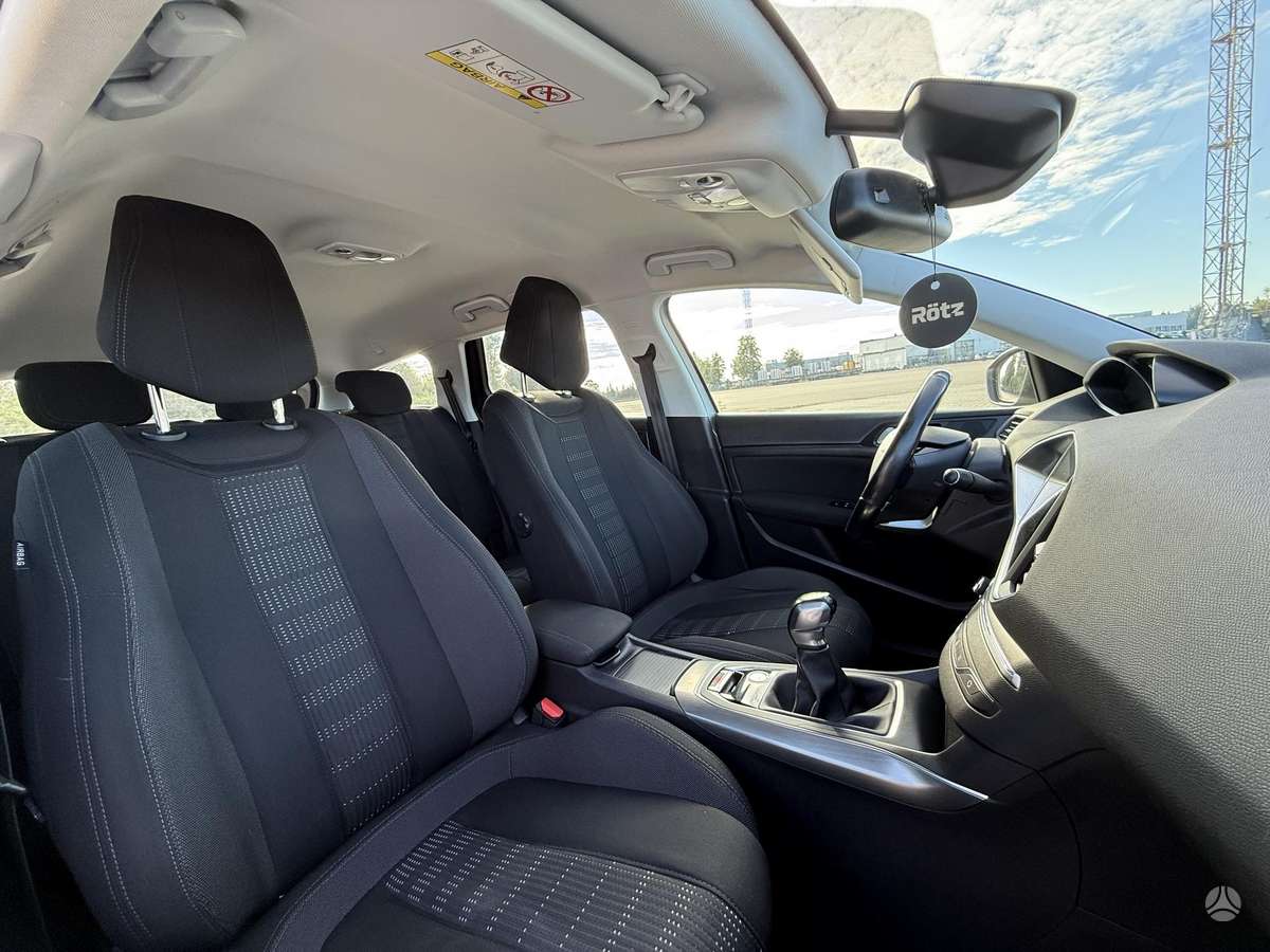 Peugeot 308 2015 — photo 17