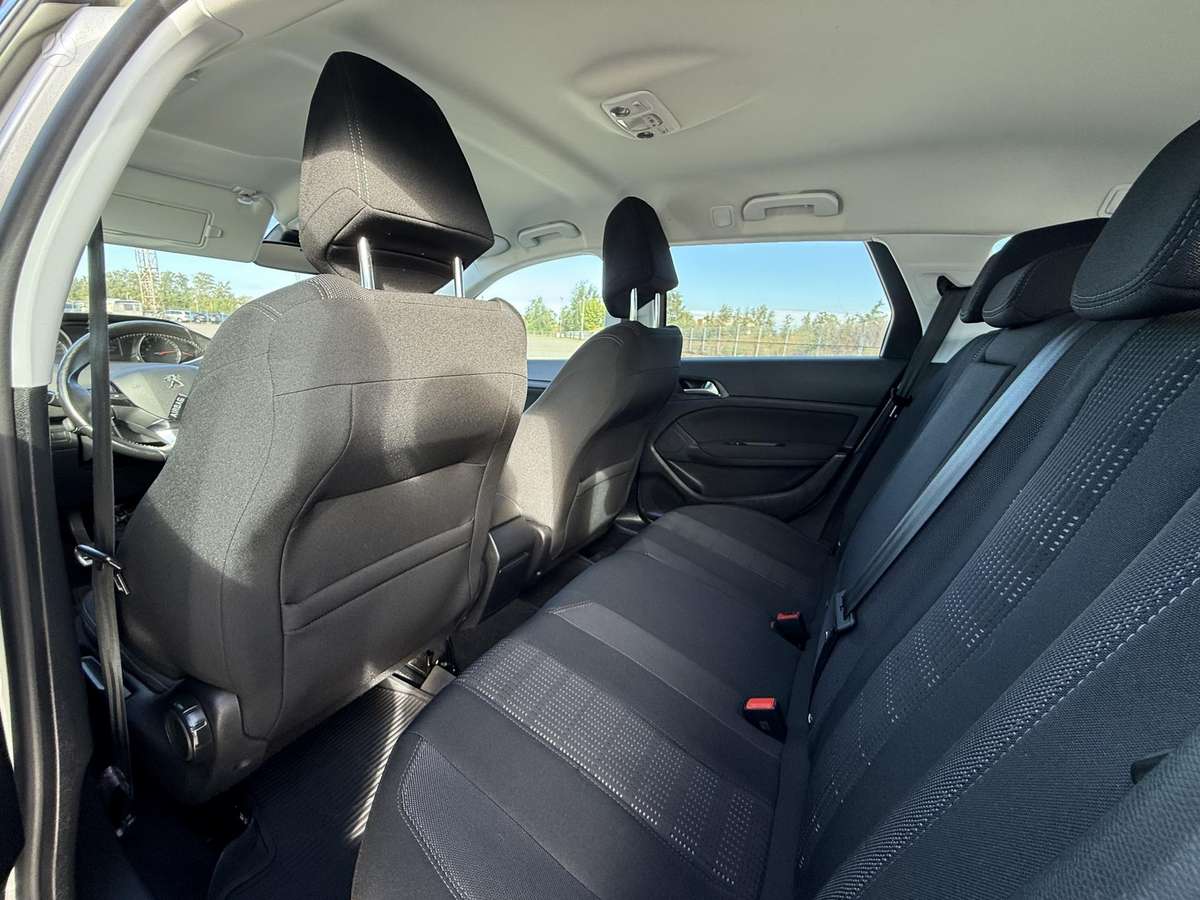 Peugeot 308 2015 — photo 22
