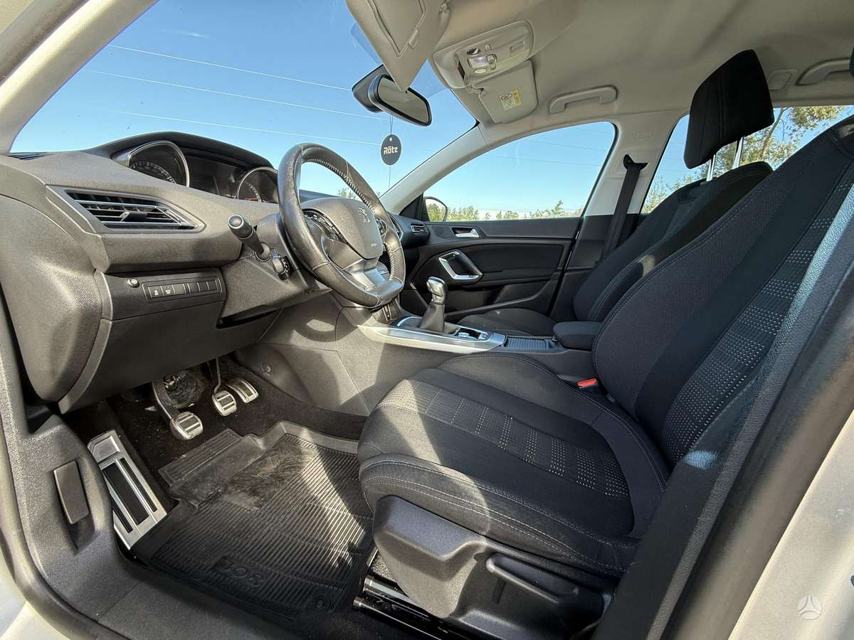 Peugeot 308 2015 — photo 23