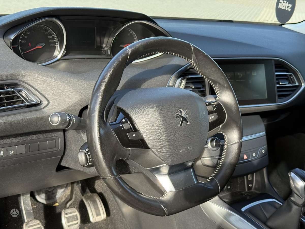 Peugeot 308 2015 — photo 25