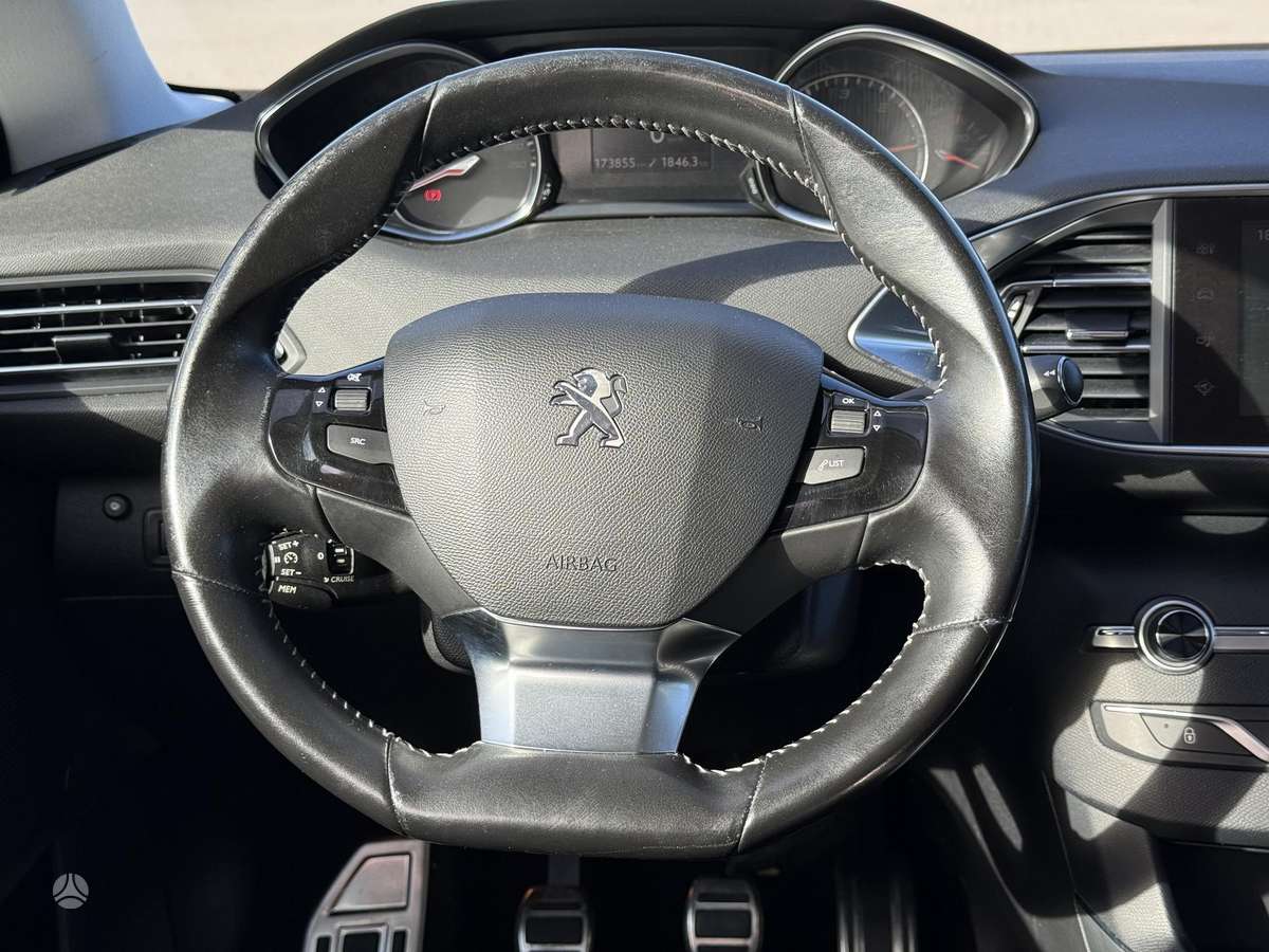 Peugeot 308 2015 — photo 26