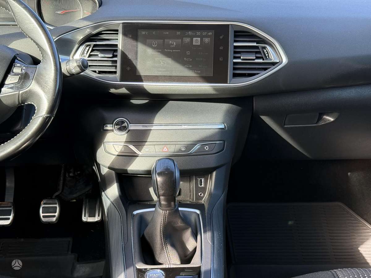 Peugeot 308 2015 — photo 27