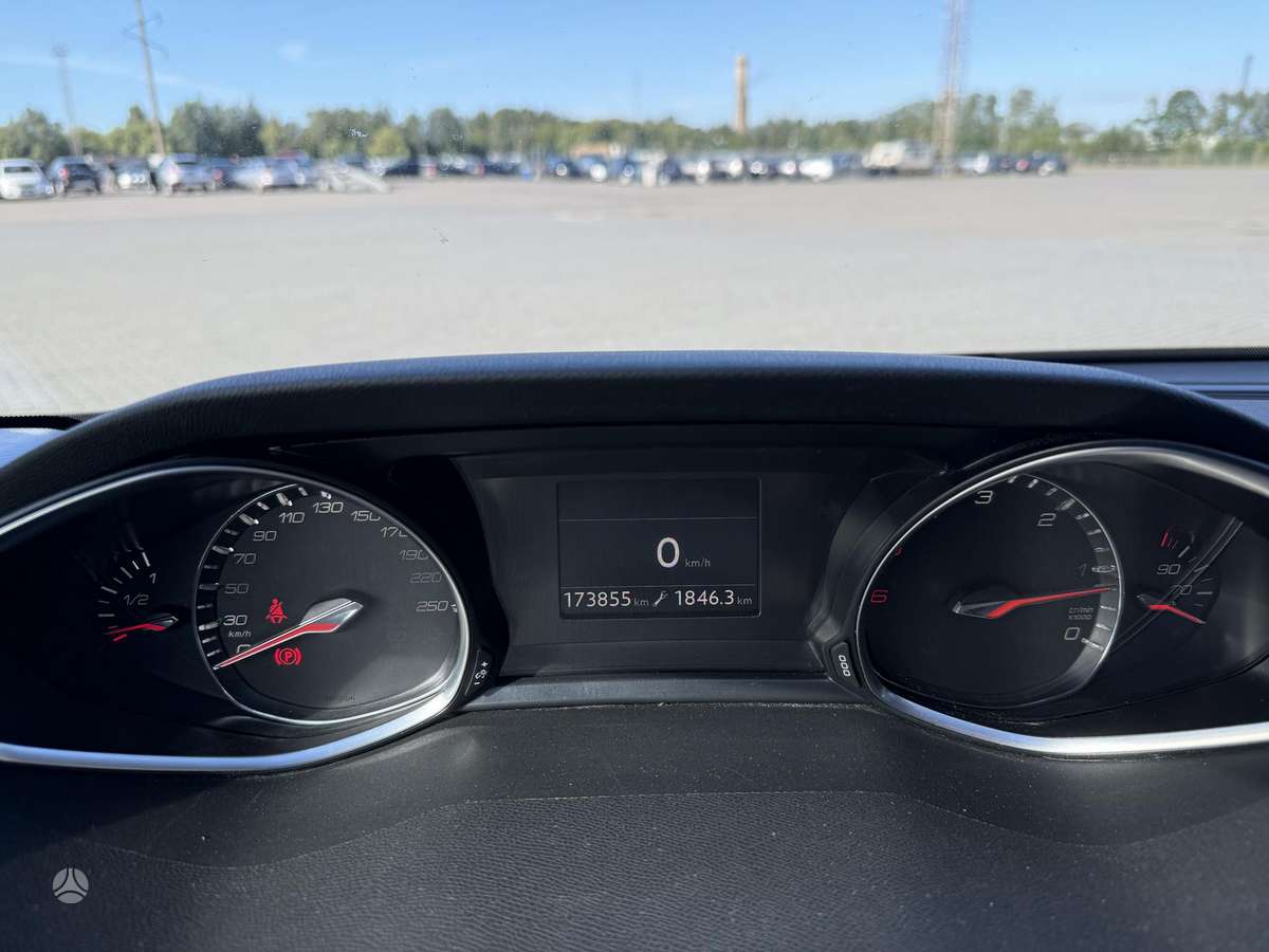 Peugeot 308 2015 — photo 28