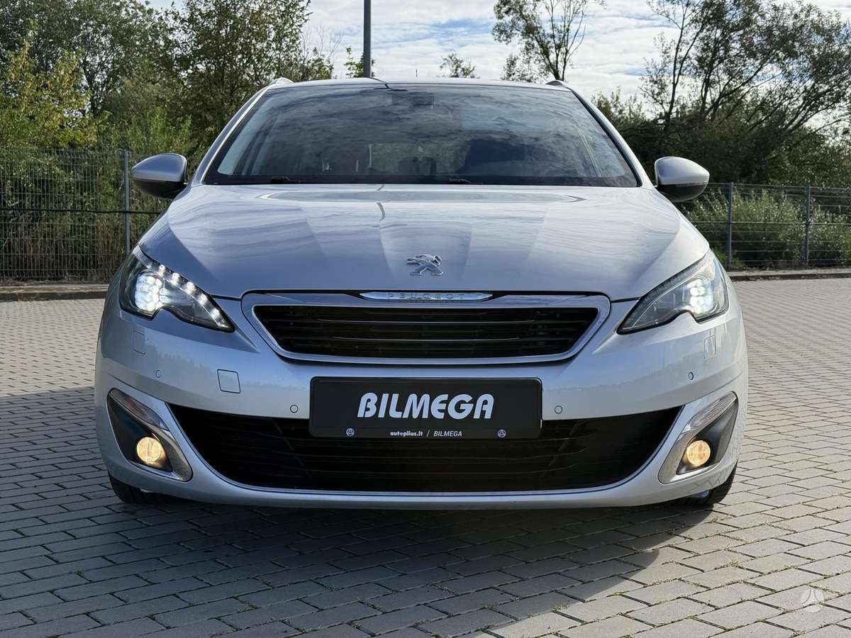 Peugeot 308 2015 — interior