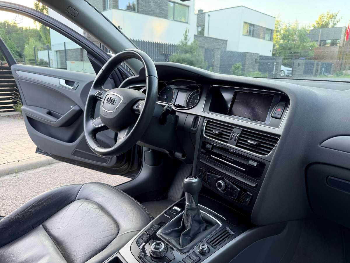 Audi A4 2012 — photo 12