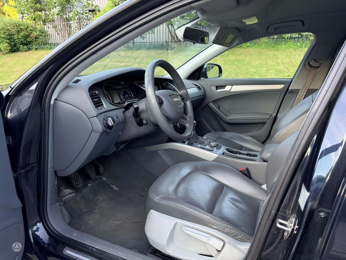Audi A4 2012 — photo 8