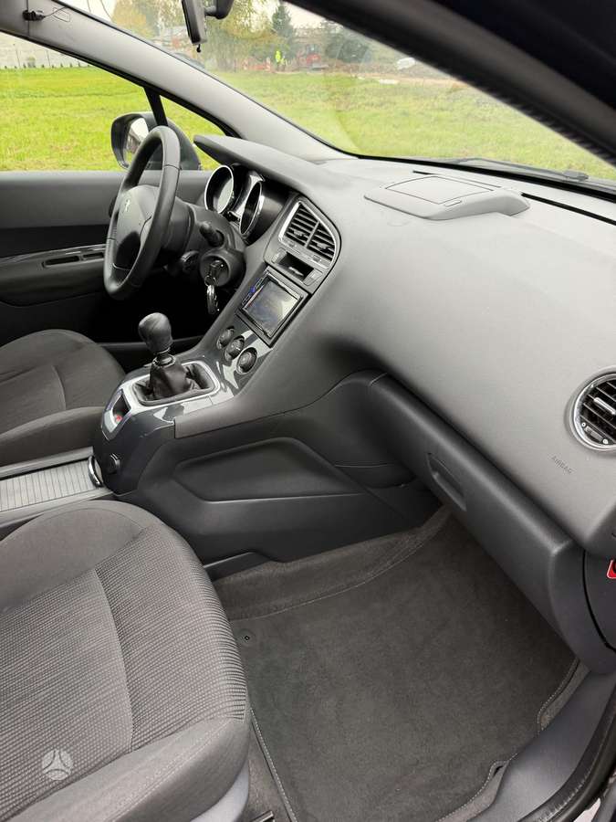 Peugeot 5008 2013 — photo 11