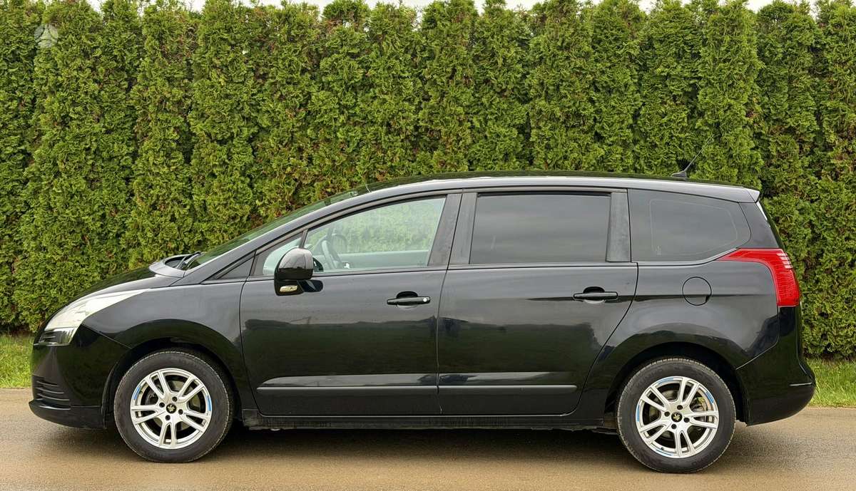 Peugeot 5008 2013 — rear view