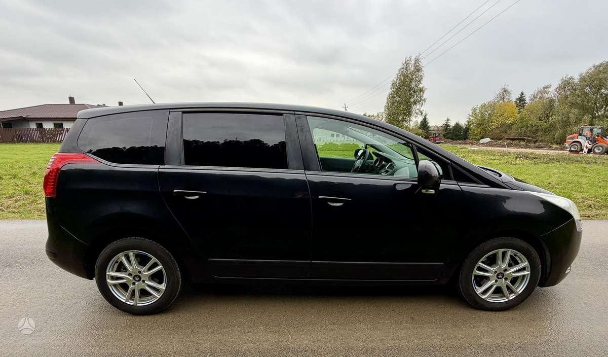Peugeot 5008 2013 — photo 9