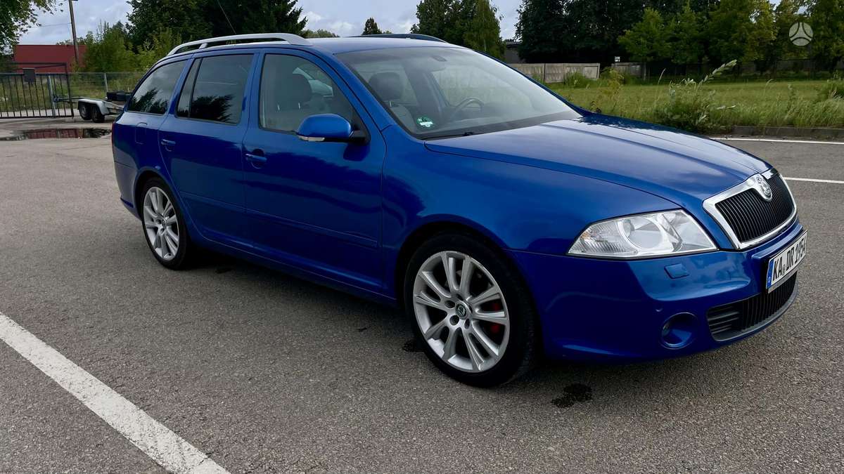 Skoda Octavia 2007 — rear view
