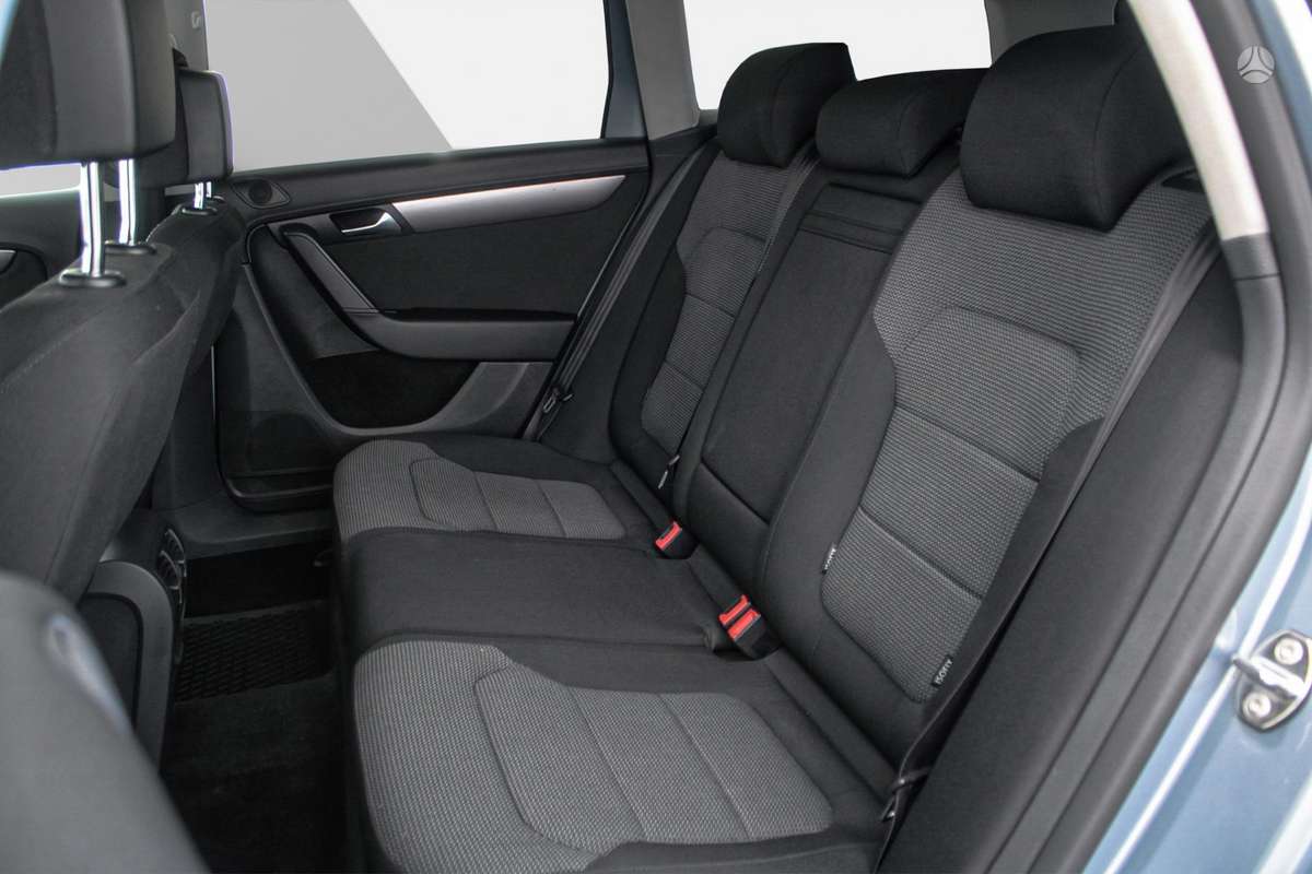Volkswagen Passat 2011 — photo 10