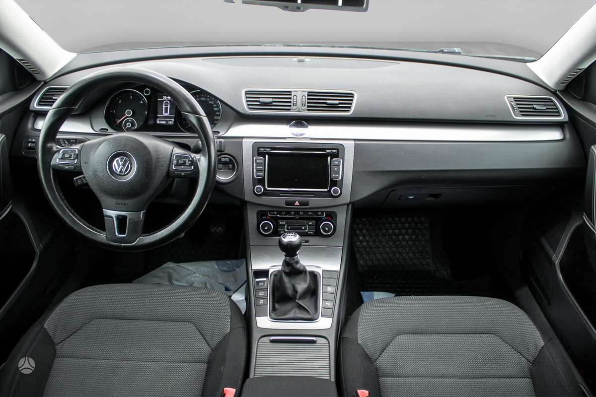 Volkswagen Passat 2011 — photo 11