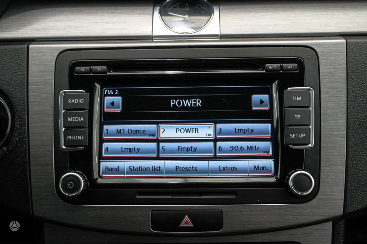 Volkswagen Passat 2011 — photo 12