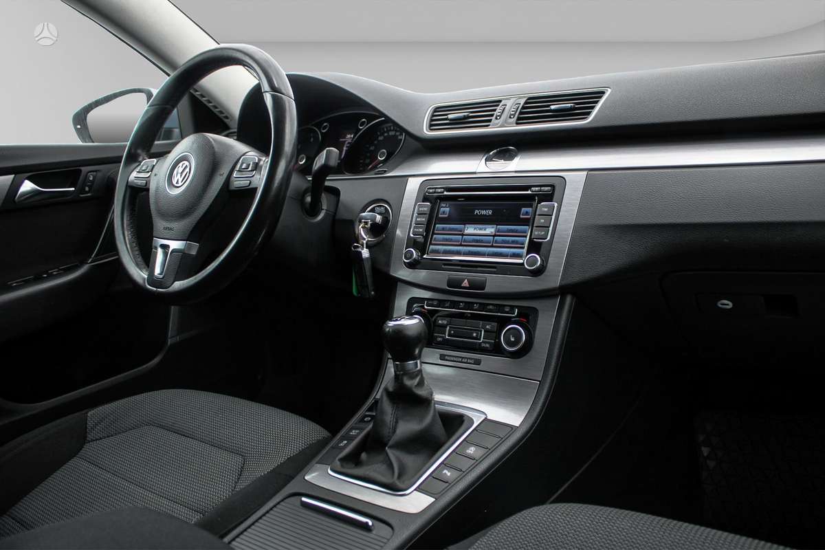 Volkswagen Passat 2011 — photo 13