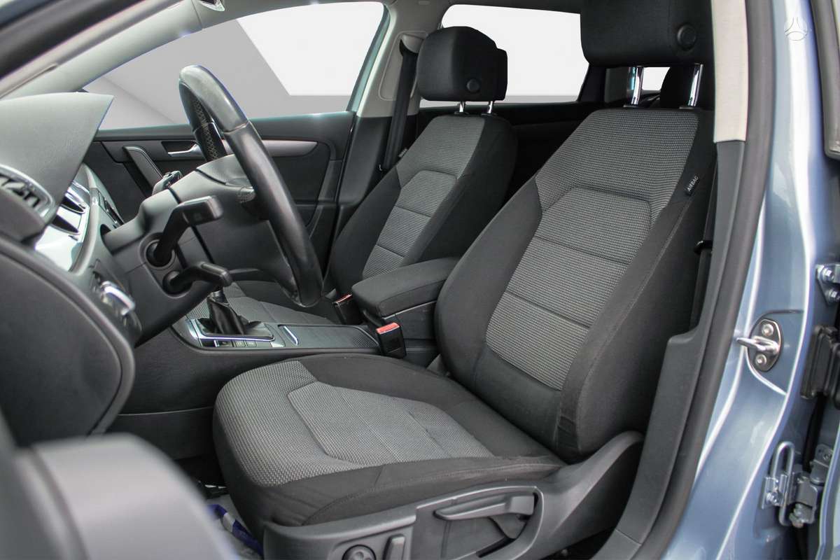 Volkswagen Passat 2011 — photo 8