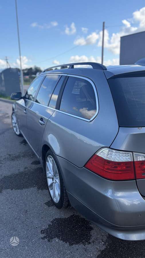 BMW 530 2009 — салон