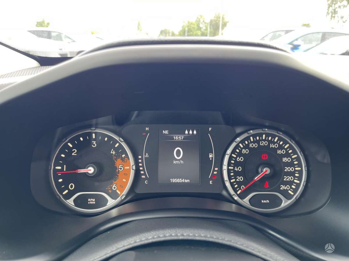 Jeep Renegade 2014 — фото 24