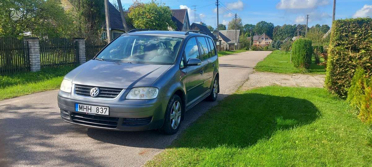 Volkswagen Touran 2006 — rear view